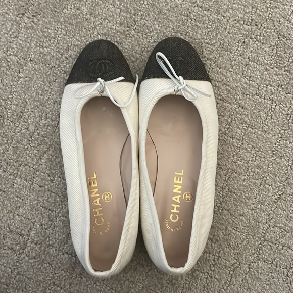 CHANEL | Shoes | Chanel Womens White And Black Ballet Flats | Poshmark